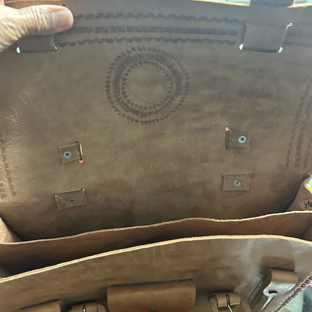 - Genuine and decorated leather briefcase, camel color, unisex, medium size